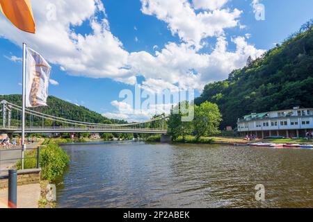 Nassau (Lahn): fiume Lahn, ponte Kettenbrücke a Lahntal, Rheinland-Pfalz, Renania-Palatinato, Germania Foto Stock