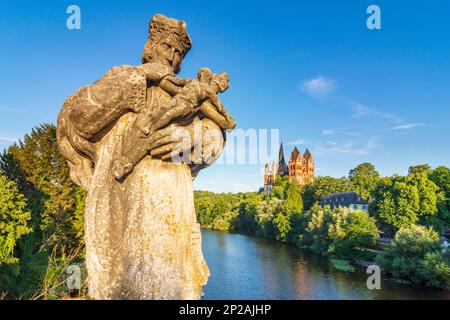 Limburg an der Lahn: Cattedrale di Limburg, fiume Lahn, Statua di San Nepomuk sull'Alte Lahnbrücke (Ponte Vecchio di Lahn) a Lahntal, Assia, Assia, Germania Foto Stock