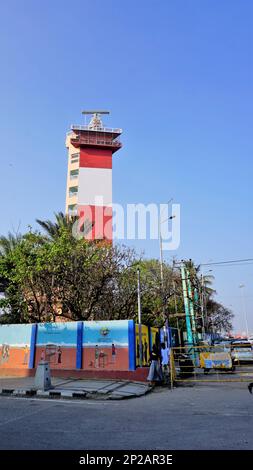 Chennai,Tamilnadu,India-Dicembre 29 2022: Bella vista di Chennai Light House con cielo trasparente sfondo situato a Marina Beach sulla costa orientale Foto Stock