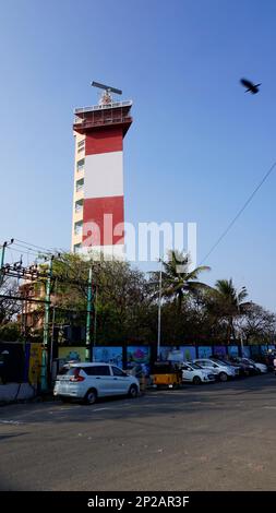 Chennai,Tamilnadu,India-Dicembre 29 2022: Bella vista di Chennai Light House con cielo trasparente sfondo situato a Marina Beach sulla costa orientale Foto Stock