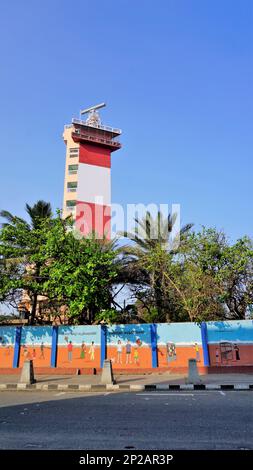 Chennai,Tamilnadu,India-Dicembre 29 2022: Bella vista di Chennai Light House con cielo trasparente sfondo situato a Marina Beach sulla costa orientale Foto Stock