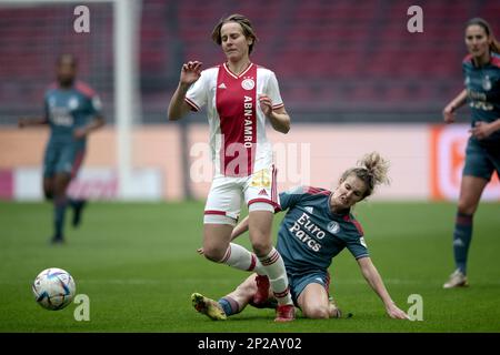 AMSTERDAM - (lr) Isa Kardinaal di Ajax donne, Maxime Bennibk di Feyenoord V1 durante la partita femminile olandese di Eredivie tra Ajax e Feyenoord alla Johan Cruijff Arena il 4 marzo 2023 ad Amsterdam, Paesi Bassi. ANP JEROEN PUTMANS Foto Stock