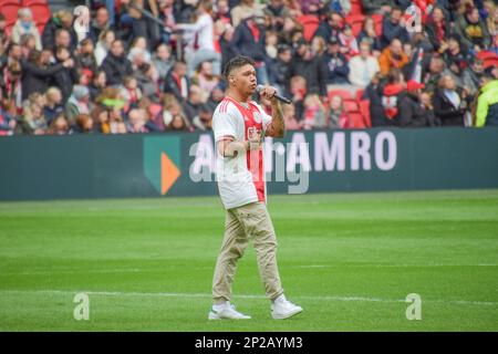 Amsterdam, Paesi Bassi. 04th Mar, 2023. Johan Cruijff Arena Ruben Annink canta prima della partita tra Ajax e Feyenoord alla Johan Cruyff Arena di Amsterdam (Arne van der ben/SPP) Credit: SPP Sport Press Photo. /Alamy Live News Foto Stock