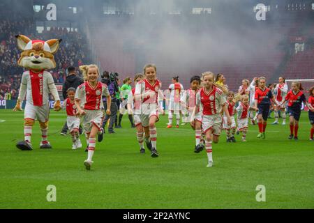 Amsterdam, Paesi Bassi. 04th Mar, 2023. Johan Cruijff Arena le mascotte del team Ajax prima della partita tra Ajax e Feyenoord alla Johan Cruyff Arena di Amsterdam (Arne van der ben/SPP) Credit: SPP Sport Press Photo. /Alamy Live News Foto Stock