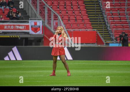 Amsterdam, Paesi Bassi. 04th Mar, 2023. Johan Cruijff Arena Emma Heesters canta prima della partita tra Ajax e Feyenoord alla Johan Cruyff Arena di Amsterdam (Arne van der ben/SPP) Credit: SPP Sport Press Photo. /Alamy Live News Foto Stock