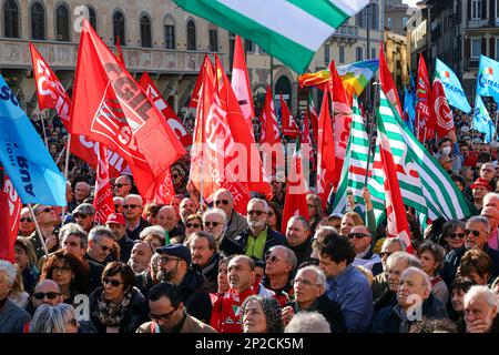 Firenze, . 04th Mar, 2023. Firenze, dimostrazione Antifascista 04/03/2023 Firenze Italia Credit: Agenzia indipendente per le foto/Alamy Live News Foto Stock