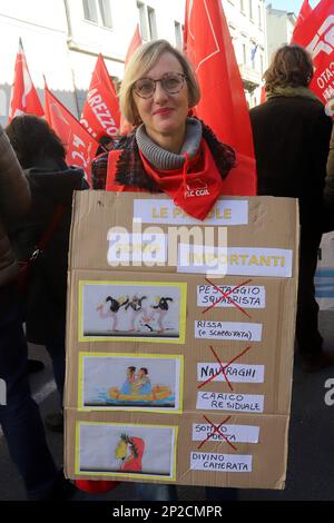 Firenze, . 04th Mar, 2023. Firenze, dimostrazione Antifascista 04/03/2023 Firenze Italia Credit: Agenzia indipendente per le foto/Alamy Live News Foto Stock