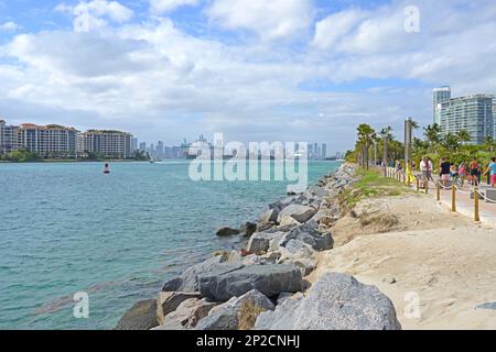 Government Cut, canale di spedizione artificiale tra Miami Beach e Fisher Island, che consente l'accesso al porto di Miami, Florida Foto Stock