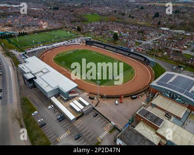 Riprese aeree della New Belle Vue Speedway e della Belle View School, nonché aste di automobili e alloggi Foto Stock