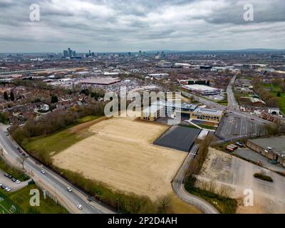 Riprese aeree della New Belle Vue Speedway e della Belle View School, nonché aste di automobili e alloggi Foto Stock