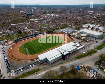 Riprese aeree della New Belle Vue Speedway e della Belle View School, nonché aste di automobili e alloggi Foto Stock