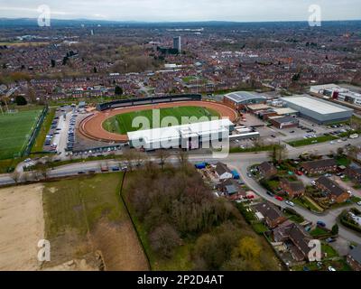 Riprese aeree della New Belle Vue Speedway e della Belle View School, nonché aste di automobili e alloggi Foto Stock