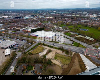 Riprese aeree della New Belle Vue Speedway e della Belle View School, nonché aste di automobili e alloggi Foto Stock