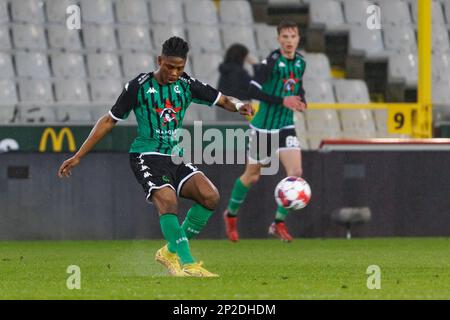 Il Cercle's Abu Francis ha ritratto in azione durante una partita di calcio tra Cercle Brugge e RFC Seraing, sabato 04 marzo 2023 a Brugge, il 28° giorno della prima divisione del campionato belga della 'Jupiler Pro League' 2022-2023. BELGA FOTO KURT DESPLENTER Foto Stock