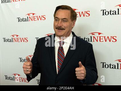 Oxon Hill, Stati Uniti. 04th Mar, 2023. Mike Lindell, CEO di MyPillow, si presenta per una foto dopo essere stato intervistato al di fuori della 2023 Conservative Political Action Conference (CPAC) a National Harbor, Maryland, USA Sabato, 4 marzo 2023. Foto di Ron Sachs/CNP/ABACAPRESS.COM Credit: Abaca Press/Alamy Live News Foto Stock