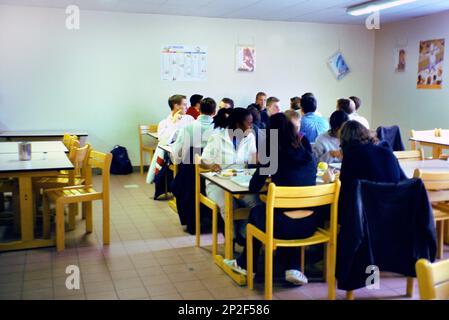 Marcq-en-baroeul Francia adolescenti pranzo a Canteen a scuola Foto Stock