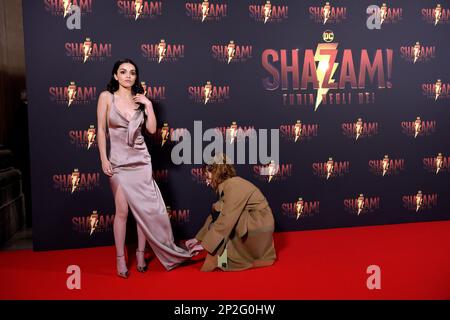 Roma, Italia. 03rd Mar, 2023. L'attrice Rachel Zegler partecipa alla prima per 'Shazam! Fury of the Gods' allo Space Cinema moderno il 03 marzo 2023 a Roma. Credit: dpa/Alamy Live News Foto Stock