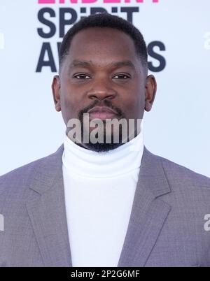 Los Angeles, Stati Uniti. 04th Mar, 2023. AML Ameen arriva al Film Independent Spirit Awards 2023 il 04 marzo 2023 a Santa Monica, CA, USA (Photo by Sthanlee B. Mirador/Sipa USA) Credit: Sipa USA/Alamy Live News Foto Stock