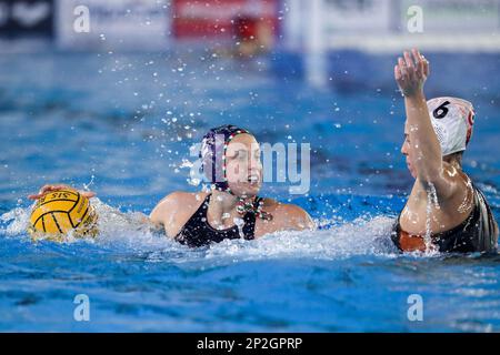 Polo Acquatico Frecciarossa, Roma, Italia, 04 marzo 2023, Bronte Riley Halligan (Ekipe orizzonte) durante la Semifinale - SIS Roma vs Ekipe orizzonte - Italian Women's Coppa Italia waterpolo match Foto Stock