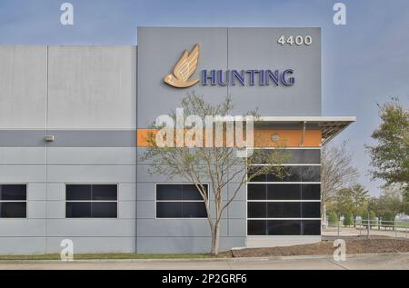 Houston, Texas USA 02-25-2023: Hunting Energy Services, edificio esterno a Houston, Texas. Produttore di componenti per perforazione di fori di trivellazione. Foto Stock