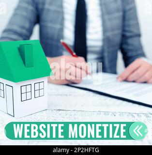 Visualizzazione concettuale Sito web Monetizza. La capacità di concetto di business genera un reddito attraverso il tuo sito Web o blog Foto Stock