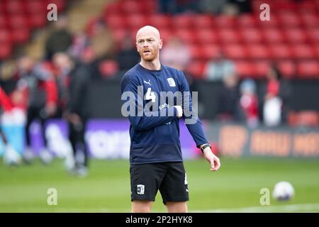 Jason Taylor of Barrow si scalda prima durante la partita della Sky Bet League 2 tra Walsall e Barrow al Banks's Stadium, Walsall, sabato 4th marzo 2023. (Foto: Gustavo Pantano | NOTIZIE MI) Credit: NOTIZIE MI & Sport /Alamy Live News Foto Stock