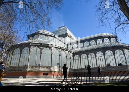 madrid 04-03-2023- palacio de cristas situado en el parque del retiro Foto Stock