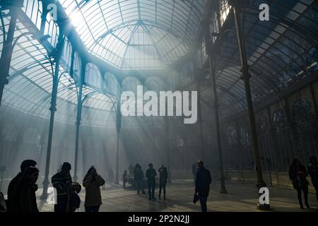 madrid 04-03-2023- palacio de cristas situado en el parque del retiro Foto Stock