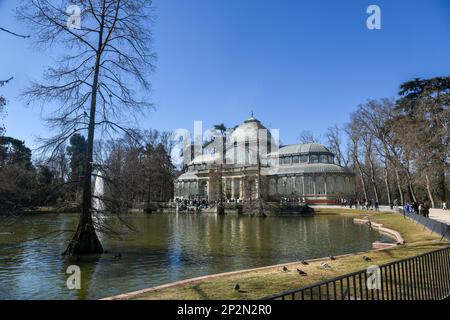 madrid 04-03-2023- palacio de cristas situado en el parque del retiro Foto Stock