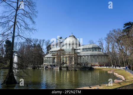 madrid 04-03-2023- palacio de cristas situado en el parque del retiro Foto Stock