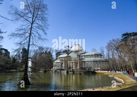 madrid 04-03-2023- palacio de cristas situado en el parque del retiro Foto Stock