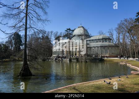 madrid 04-03-2023- palacio de cristas situado en el parque del retiro Foto Stock