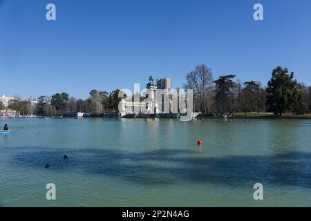 Madrid 04-03-2023 El parque del Retiro o parque del Buen Retiro, popularmente con Foto Stock