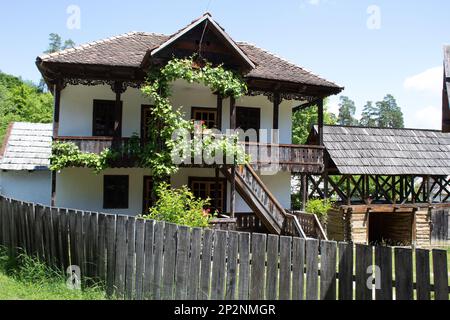 Il Muzeul Astra National Museum Complex a Sibiu, Romania, mostra i mulini rumeni e la storia dell'agricoltura. Foto Stock