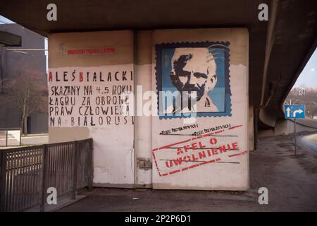 Murale libero di Ales Bialacki a sostegno degli attivisti bielorussi a favore della democrazia e dei diritti umani a Danzica, Polonia. 2 Marzo 2023 © Wojciech Strozyk / Alamy Sto Foto Stock