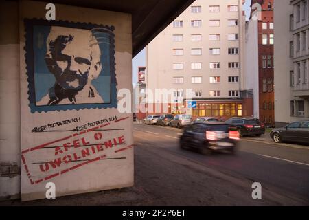 Murale libero di Ales Bialacki a sostegno degli attivisti bielorussi a favore della democrazia e dei diritti umani a Danzica, Polonia. 2 Marzo 2023 © Wojciech Strozyk / Alamy Sto Foto Stock