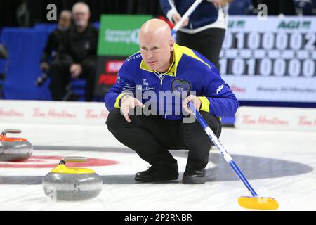 Londra, Canada. 04th Mar, 2023. London Ontario Canada, marzo 3 2023. Il giorno 2 del Brier di Tim Hortons è sulla strada. Kevin Koe del team Alberta. Credit: Luke Durda/Alamy Live News Foto Stock