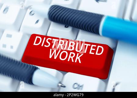 Visualizzazione concettuale lavoro distribuito. Parola scritta su praticato dalle imprese che utilizzano le strutture di rete Foto Stock