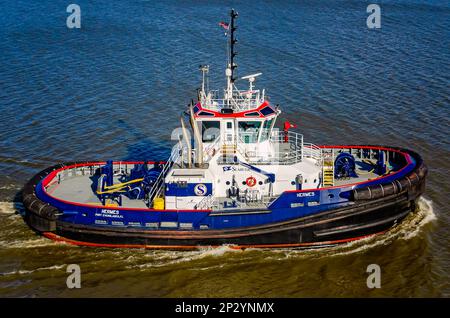 Hermes, un rimorchiatore di Rotortug di proprietà di Seabulk Towing, viaggia lungo il fiume Mobile vicino al porto di Mobile, 4 marzo 2023, a Mobile, Alabama. Foto Stock