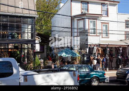 Negozi e ristoranti lungo New Hope Main Street in Pennsylvania, USA Foto Stock