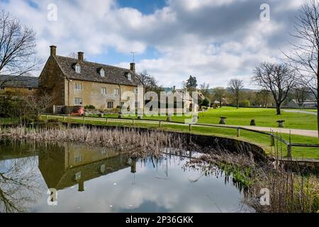 Il pittoresco Wyck Rissington villaggio in Cotswolds Foto Stock