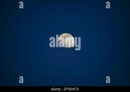 Luna cerante, vista dall'emisfero europeo, Stoccarda, Baden-Wuerttemberg, Germania Foto Stock