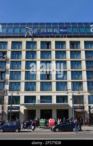 Hotel Radisson Blu, Karl-Liebknecht-Strasse, Mitte, Berlino, Germania Foto Stock