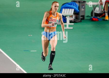 ISTANBUL, TURCHIA - 5 MARZO: Britt Weerman dei Paesi Bassi in gara nelle donne di alto salto durante il giorno 3 dei Campionati europei di atletica indoor all'Atakoy Athletics Arena il 5 marzo 2023 a Istanbul, Turchia (Foto di Nikola Krstic/BSR Agency) Foto Stock