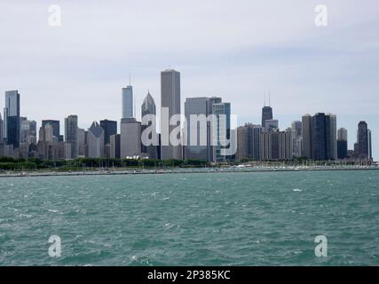 CHICAGO, il-GIUGNO 08: Chicago Skyline con grattacieli e Lago Michigan. Giugno 08,2014 a Chicago, Illinois Foto Stock