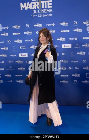 Bruxelles, Belgio. 05th Mar, 2023. Agnes Jaoui premia Magritte posa con il suo premio durante il '12th 'Les Magritte Du Cinema' Awards il 04 marzo 2023 a Bruxelles, Belgio. Foto di Sebastien Courdji/ABACAPRESS.COM Credit: Abaca Press/Alamy Live News Foto Stock