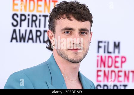 SANTA MONICA, LOS ANGELES, CALIFORNIA, USA - 04 MARZO: Paul Mescal arriva al Film Independent Spirit Awards 2023 tenutosi a Santa Monica Beach il 4 marzo 2023 a Santa Monica, Los Angeles, California, Stati Uniti. (Foto di Xavier Collin/Image Press Agency) Foto Stock