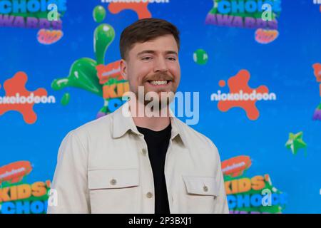 4 marzo 2023, Los Angeles, California, Stati Uniti: LOS ANGELES, CA - Mar 4, 2023: MrBeast, Jimmy Donaldson al Nickelodeon 2023 Kids Choice Awards al Microsoft Theater. (Credit Image: © Nina Prommer/ZUMA Press Wire) SOLO PER USO EDITORIALE! Non per USO commerciale! Foto Stock