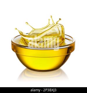 olio di cottura con spruzzi in recipiente di vetro isolato su bianco Foto Stock