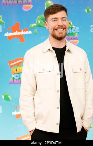 Los Angeles, California. 04th Mar, 2023. LOS ANGELES, CALIFORNIA - 04 MARZO: MrBeast arriva al Nickelodeon's 2023 Kids' Choice Awards al Microsoft Theater il 04 marzo 2023 a Los Angeles, California. Foto di John Rasimus Credit: dpa/Alamy Live News Foto Stock